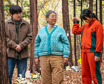 ตลก + ซึ้งกินใจ + ซอมบี้?! สร้างจากเว็บตูนสุดฮิต “My Daughter is a Zombie” นี่คือภาพยนตร์ฟีลกู๊ดอบอุ่นหัวใจที่คุณห้ามพลาด!